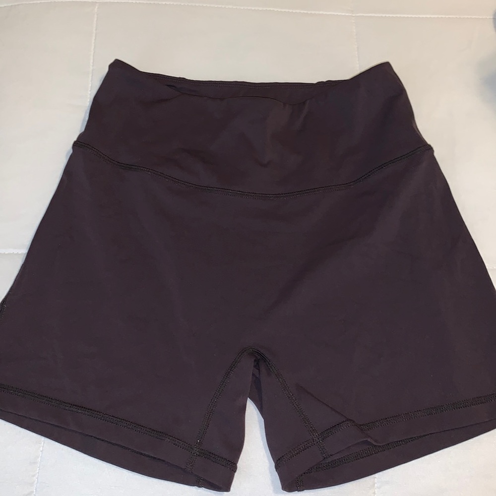 Alphalete pulse surge shorts